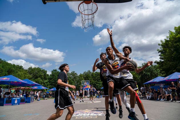 Geniale Streetball-Action und fette Beats im Mellowpark: Das war Red Bull Half Court 2021, das schnellste 3-gegen-3 Basketball-Turnier der Welt in Berlin, Basketball, 3x3, Mellowpark, Berlin Berlin Germany