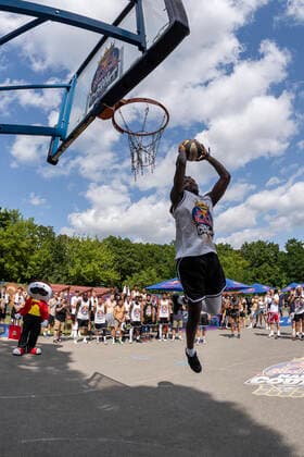 Geniale Streetball-Action und fette Beats im Mellowpark: Das war Red Bull Half Court 2021, das schnellste 3-gegen-3 Basketball-Turnier der Welt in Berlin, Basketball, 3x3, Mellowpark, Berlin Berlin Germany