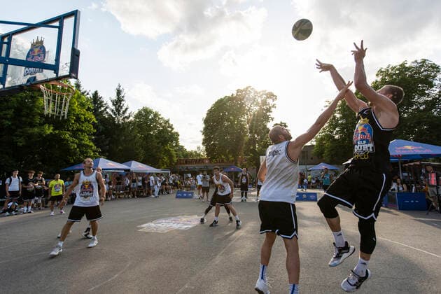 Geniale Streetball-Action und fette Beats im Mellowpark: Das war Red Bull Half Court 2021, das schnellste 3-gegen-3 Basketball-Turnier der Welt in Berlin, Basketball, 3x3, Mellowpark, Berlin Berlin Germany