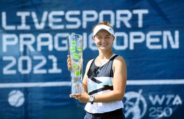 Barbora Krejcikova (CZE) poses with the winners trophy after the Livesport Prague Open WTA, Tennis Damen women’s tennis tournament final match against Tereza Martincova (CZE) in Prague, Czech Republic, July 18, 2021. (CTKxPhoto MichaelaxRihova) CTKPhotoP2021071803695  mir 2