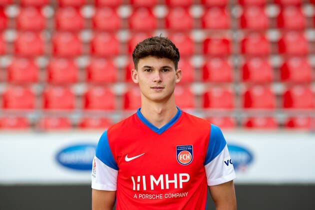 Tim Seifert (FC Heidenheim, 36), GER, 1. FC Heidenheim 1846 e.V., Fussball, 2. Bundesliga, Spielerportraits, Freisteller, Spielzeit 2021 2022, 20.07.2021, GER, 1. FC Heidenheim 1846 e.V., Fussball, 2. Bundesliga, Spielerportraits, Freisteller, Spielzeit 2021 2022, 20.07.2021 Heidenheim Copyright: xEibner-Pressefotox EP_EER