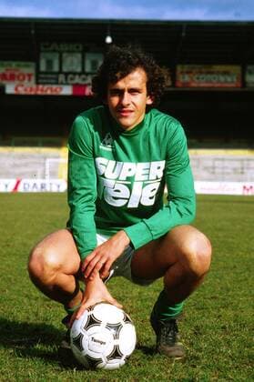 Michel PLATINI - Attitude pose - St Etienne - ASSE - Archives - Archive - hauteur Archives football - joueurs celebres Panoramic Panoramic 