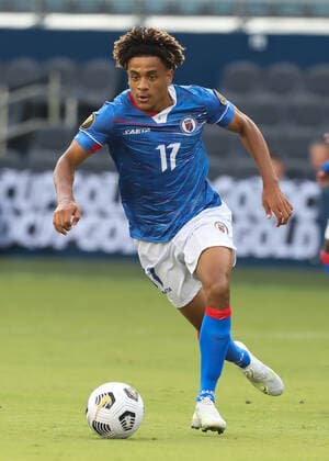 KANSAS CITY, KS - JULY 15: Haiti defender Martin Experience (17) in the first half of a Concacaf Gold Cup match between Haiti and Canada on Jul 15, 2021 at Children s Mercy Park in Kansas City, KS. (Photo by Scott Winters Icon Sportswire) SOCCER: JUL 15 Concacaf Gold Cup - Haiti v Canada Icon2107150034