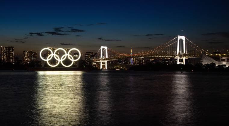 Tokio 2020 im Jahr 2021, Rückblick: Olympische Highlights Sport Themen der Woche KW29 Sport Bilder des Tages OLYMPICS - Summer Olympic Games, Olympische Spiele, Olympia, OS 2020 Tokyo, preview TOKYO,JAPAN,22.JUL.21 - OLYMPICS - Summer Olympic Games 2020 Tokyo, preview. Image shows Olympic Rings and the Rainbow Bridge.  GEPAxpictures xHaraldxSteiner
