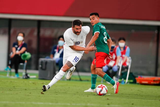 July 22, 2021, Tokyo, Japan: ANDRE-PIERRE GIGNAC (10) of France in action against CARLOS RODRIGUEZ (8) of Mexico during a men s soccer game between Mexico and France at the Tokyo Stadium for the Tokyo 2020, Olympic Games, Olympische Spiele, Olympia, OS Mexico won the match 4-1. Tokyo Japan - ZUMAm191 20210722_zap_m191_014 Copyright: xRodrigoxReyesxMarinx