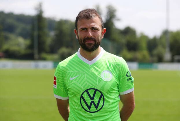 VfL Porträttermin 2021 2022 Bad Waltersdorf, 22.07.2021, VfL Wolfsburg, 1. BL, Porträttermin 2021 2022, Admir Mehmedi (VfL Wolfsburg) Bad Waltersdorf