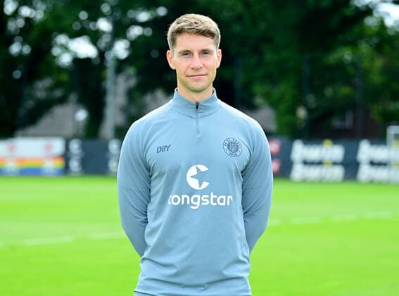 Fußball, 2. BL, FC St. Pauli Porträttermin 2021 2022 Fussball Co-Trainer Loic FaveHamburg, 08.07.2021, Fussball, FC St. Pauli, Fototermin 2021 Hamburg