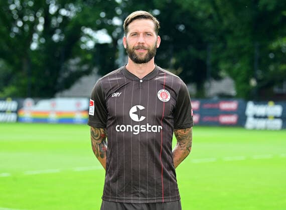 Fußball, 2. BL, FC St. Pauli Porträttermin 2021 2022 Fussball Guido Burgstaller Hamburg, 08.07.2021, Fussball, FC St. Pauli, Fototermin 2021 Hamburg