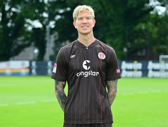 Fußball, 2. BL, FC St. Pauli Porträttermin 2021 2022 Fussball Simon Makienok Hamburg, 08.07.2021, Fussball, FC St. Pauli, Fototermin 2021 Hamburg
