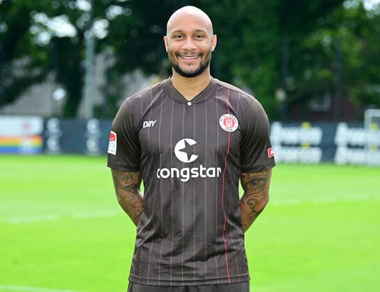 Fußball, 2. BL, FC St. Pauli Porträttermin 2021 2022 Fussball Christopher Avevor Hamburg, 08.07.2021, Fussball, FC St. Pauli, Fototermin 2021 Hamburg