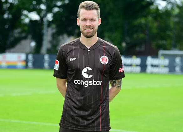 Fußball, 2. BL, FC St. Pauli Porträttermin 2021 2022 Fussball Christopher Buchtmann Hamburg, 08.07.2021, Fussball, FC St. Pauli, Fototermin 2021 Hamburg