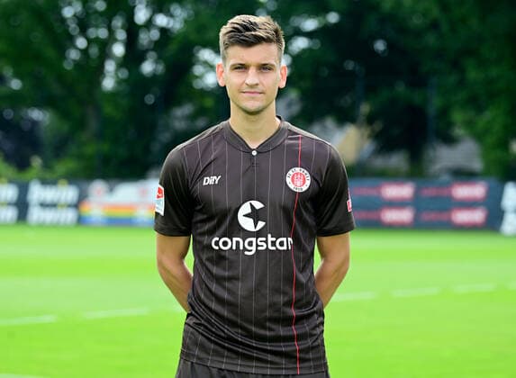 Fußball, 2. BL, FC St. Pauli Porträttermin 2021 2022 Fussball Adam Dzwigala Hamburg, 08.07.2021, Fussball, FC St. Pauli, Fototermin 2021 Hamburg