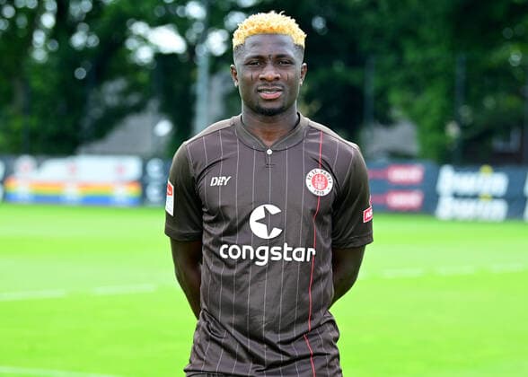 Fußball, 2. BL, FC St. Pauli Porträttermin 2021 2022 Fussball Afeez Aremu Hamburg, 08.07.2021, Fussball, FC St. Pauli, Fototermin 2021 Hamburg