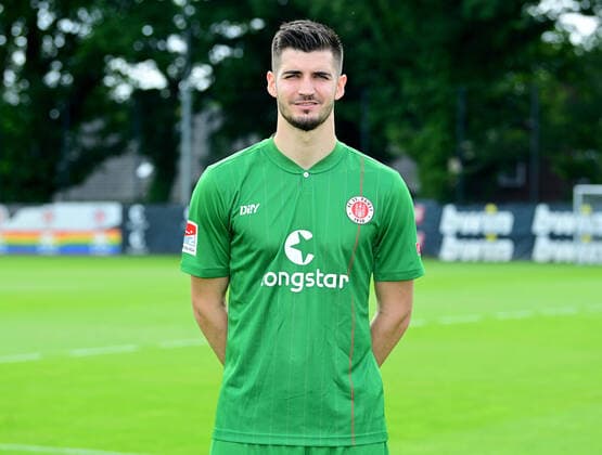 Fußball, 2. BL, FC St. Pauli Porträttermin 2021 2022 Fussball Torwart Nikola Vasilj Hamburg, 08.07.2021, Fussball, FC St. Pauli, Fototermin 2021 Hamburg