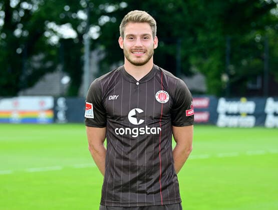 Fußball, 2. BL, FC St. Pauli Porträttermin 2021 2022 Fussball Lars Ritzka Hamburg, 08.07.2021, Fussball, FC St. Pauli, Fototermin 2021 Hamburg