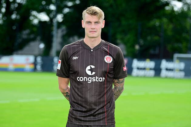 Fußball, 2. BL, FC St. Pauli Porträttermin 2021 2022 Fussball Eric Smith Hamburg, 08.07.2021, Fussball, FC St. Pauli, Fototermin 2021 Hamburg