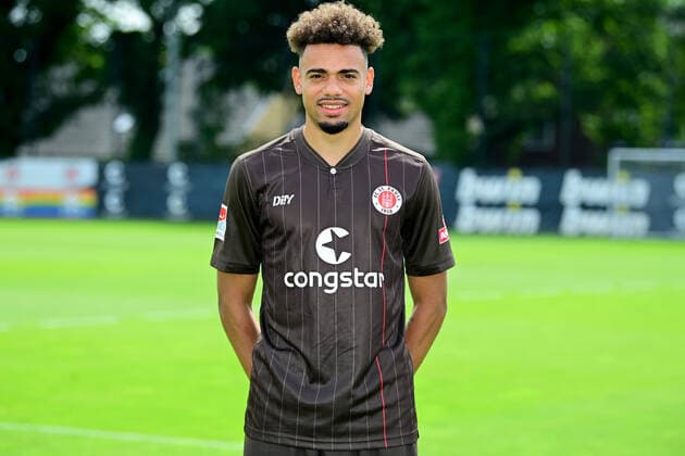 Fußball, 2. BL, FC St. Pauli Porträttermin 2021 2022 Fussball Luis Coordes Hamburg, 08.07.2021, Fussball, FC St. Pauli, Fototermin 2021 Hamburg