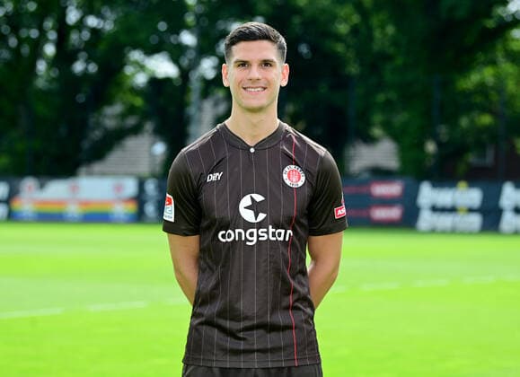 Fußball, 2. BL, FC St. Pauli Porträttermin 2021 2022 Fussball Igor Matanovic Hamburg, 08.07.2021, Fussball, FC St. Pauli, Fototermin 2021 Hamburg