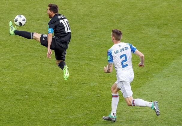 Mandatory Credit: Photo by Dave Shopland BPI Shutterstock (9718085bt) Lionel Messi of Argentina brings the ball down as Birkir Mar Saevarsson of Iceland Argentina v Iceland, Group D, 2018 FIFA World Cup, WM, Weltmeisterschaft, Fussball football match, Spartak Stadium, Moscow, Russia - 16 Jun 2018 Argentina v Iceland, Group D, 2018 FIFA World Cup football match, Spartak Stadium, Moscow, Russia - 16 Jun 2018  Copyright: xDavexShopland BPI Shutterstockx 9718085bt