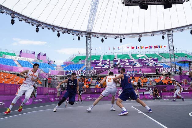 (210724) -- TOKYO, July 24, 2021 -- Players of China and Serbia vie during the Tokyo 2020 men s pool round match of 3x3 basketball in Tokyo, Japan, July 24, 2021. ) (TOKYO2020)JAPAN-TOKYO-OLY-3x3 BASKETBALL-MEN S POOL ROUND ZhangxXiaoyu 