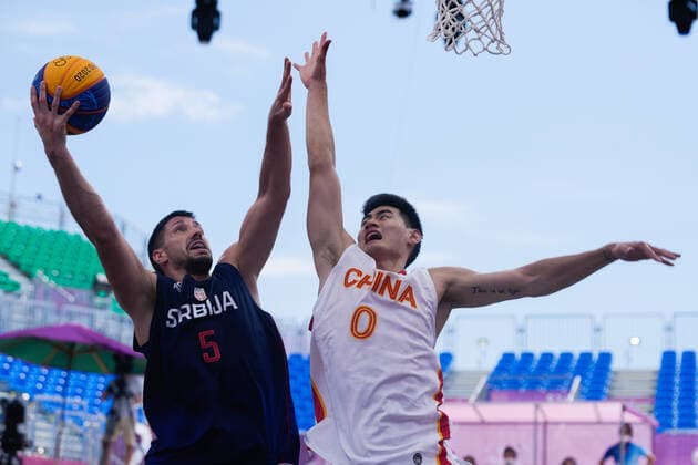 (210724) -- TOKYO, July 24, 2021 -- Aleksandar Ratkov (L) of Serbia goes for a lay-up during the Tokyo 2020 men s pool round match of 3x3 basketball between China and Serbia in Tokyo, Japan, July 24, 2021. ) (TOKYO2020)JAPAN-TOKYO-OLY-3x3 BASKETBALL-MEN S POOL ROUND ZhangxXiaoyu 