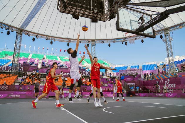 (210724) -- TOKYO, July 24, 2021 -- Hu Jinqiu (front R) of China vies for the ball during the men s 3x3 basketball pool round match between China and the Russian Olympic Committee (ROC) in Tokyo, Japan, July 24, 2021. ) (TOKYO2020)JAPAN-TOKYO-OLY-3X3 BASKETBALL-MEN S POOL ROUND ZhangxXiaoyu 
