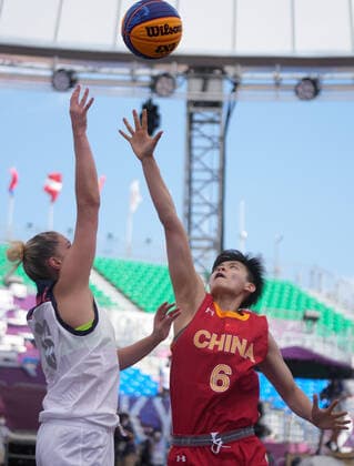 (210724) -- TOKYO, July 24, 2021 -- Yang Shuyu (R) of China vies with Evheniia Frolkina of the ROC during the women s 3x3 basketball pool round match between China and the Russian Olympic Committee (ROC) in Tokyo, Japan, July 24, 2021. ) (TOKYO2020)JAPAN-TOKYO-OLY-3X3 BASKETBALL-WOMEN S POOL ROUND ZhangxXiaoyu 