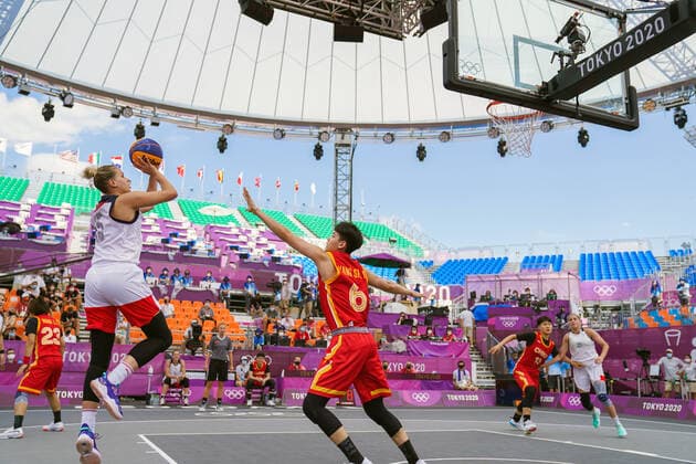 (210724) -- TOKYO, July 24, 2021 -- Olga Flolkina (front L) of the ROC shoots under the defense of Yang Shuyu (front R) of China during the women s 3x3 basketball pool round match between China and the Russian Olympic Committee (ROC) in Tokyo, Japan, July 24, 2021. ) (TOKYO2020)JAPAN-TOKYO-OLY-3X3 BASKETBALL-WOMEN S POOL ROUND ZhangxXiaoyu 