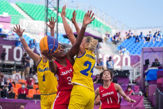 (210724) -- TOKYO, July 24, 2021 -- Stephanie Mawuli (2nd L) of Japan breaks through during the women s 3x3 basketball pool round match between Romania and Japan in Tokyo, Japan, July 24, 2021. ) (TOKYO2020)JAPAN-TOKYO-OLY-3X3 BASKETBALL-WOMEN S POOL ROUND ZhangxXiaoyu 