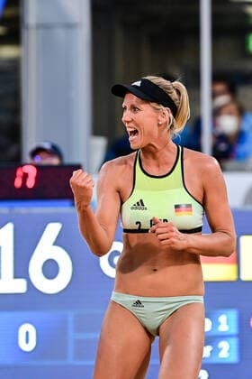 Beachvolleyball Tokio 2020, 24.07.2021 Beach volleyball, Beachvolleyball Beachvolleyball, Frauen, Vorrunde, Karla Borger (2) Julia Sude (1), vs. Anouk Verge-Depre Joana Heidruch (SUI), Copyright: xBEAUTIFULxSPORTS TomxBlochx