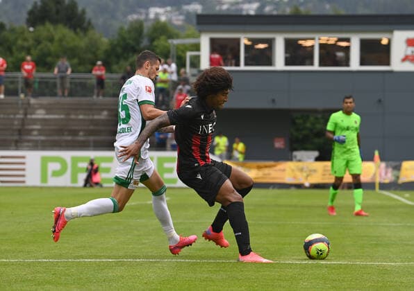 Fussball, Herren, Saison 2021 2022, Testspiel in Imst (Österreich), 1. FC Union Berlin - OGC Nizza, v. l. Pawel Wszolek (1. FC Union Berlin), Bonfim Dante (OGC Nizza), 24.07. 2021, Copyright: xMatthiasxKochx