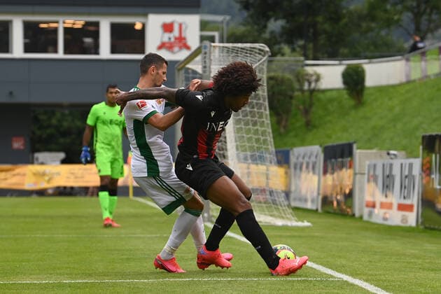 Fussball, Herren, Saison 2021 2022, Testspiel in Imst (Österreich), 1. FC Union Berlin - OGC Nizza, v. l. Pawel Wszolek (1. FC Union Berlin), Bonfim Dante (OGC Nizza), 24.07. 2021, Copyright: xMatthiasxKochx