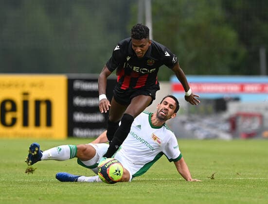 Fussball, Herren, Saison 2021 2022, Testspiel in Imst (Österreich), 1. FC Union Berlin - OGC Nizza, vorn Hicham Boudaoui (OGC Nizza), Rani Khedira (1. FC Union Berlin), 24.07. 2021, Copyright: xMatthiasxKochx