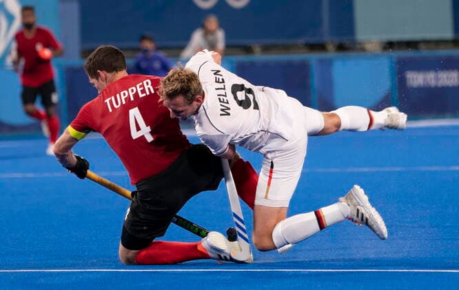 Sport Bilder des Tages July 24, 2021, Tokyo, Japan: Canada s Scott Tupper collides with Germany s Niklas Wellen during men s Field hockey, Feldhockey action at the Tokyo Olympics, Saturday, July 24, 2021 in Tokyo, Japan. Canada News - July 24, 2021  - ZUMAc35_ 20210724_zaf_c35_025 Copyright: xAdrianxWyldx