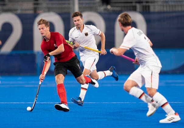 July 24, 2021, Tokyo, Japan: CanadaÃ¢â‚¬â ¢s Floris Frederik van Son makes his way through German players during men s Field hockey, Feldhockey action at the Tokyo Olympics, Saturday, July 24, 2021 in Tokyo, Japan. Frederik van Son  - ZUMAc35_ 20210724_zaf_c35_068 Copyright: xAdrianxWyldx