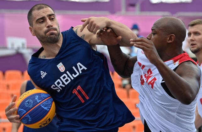 (210725) -- TOKYO, July 25, 2021 -- Dusan Domovic Bulut of Serbia (L) competes against Michael Hicks of Poland during the pool round of men s 3X3 basketball compeition between Poland and Serbia at the Aomi Urban Sports Park in Tokyo, Japan, July 25, 2021. ) (TOKYO2020)JAPAN-TOKYO-OLY-3x3 BASKETBALL-MEN S POOL ROUND ZhangxXiaoyu 