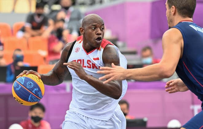 (210725) -- TOKYO, July 25, 2021 -- Michael Hicks (L) of Poland competes during the pool round of men s 3X3 basketball compeition between Poland and Serbia at the Aomi Urban Sports Park in Tokyo, Japan, July 25, 2021. ) (TOKYO2020)JAPAN-TOKYO-OLY-3x3 BASKETBALL-MEN S POOL ROUND ZhangxXiaoyu 