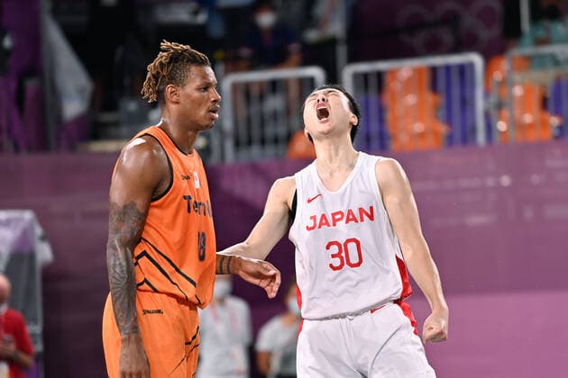 (210725) -- TOKYO, July 25, 2021 -- Tominaga Keisei (R) of Japan celebrates during the pool round of men s 3X3 basketball compeition between Japan and Netherlands at the Aomi Urban Sports Park in Tokyo, Japan, July 25, 2021. ) (TOKYO2020)JAPAN-TOKYO-OLY-3x3 BASKETBALL-MEN S POOL ROUND ZhangxXiaoyu 