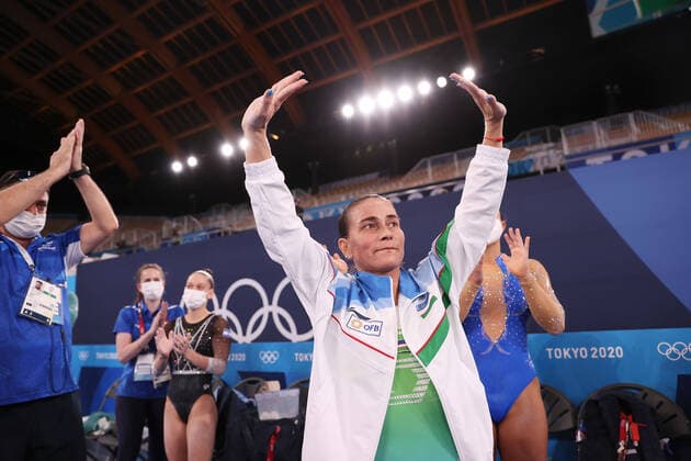 Bilder des Jahres 2021, Sport 07. Juli Tokio 2020 im Jahr 2021, Rückblick: Olympische Highlights Sport Themen der Woche KW29 Sport Bilder des Tages (210725) -- TOKYO, July 25, 2021 -- Oksana Chusovitina of Uzbekistan reacts after the women s artistic gymnastics qualification at the Tokyo 2020 Olympic Games, Olympische Spiele, Olympia, OS in Tokyo, Japan, July 25, 2021. ) (TOKYO2020)JAPAN-TOKYO-OLY-ARTISTIC GYMNASTICS-WOMEN S QUALIFICATION CaoxCan 