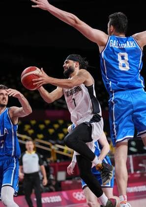 (210725) -- TOKYO, July 25, 2021 -- Joshiko Saibou (C) of Germany goes for the basket during the men s basketball pool round match between Germany and Italy in Tokyo, Japan, July 25, 2021. ) (TOKYO2020)JAPAN-TOKYO-OLY-BASKETBALL-MEN S POOL ROUND MengxYongmin 