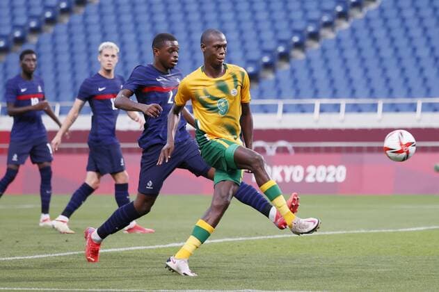 Tokio 2020 im Jahr 2021, Fußball, Herren, Frankreich - Südafrika Tokyo Olympics: Football Evidence Makgopa (9) scores South Africa s second goal against France in the second half of their Tokyo Olympic men s football Group A match on July 25, 2021, at Saitama Stadium near Tokyo.  A14AA0000754378P