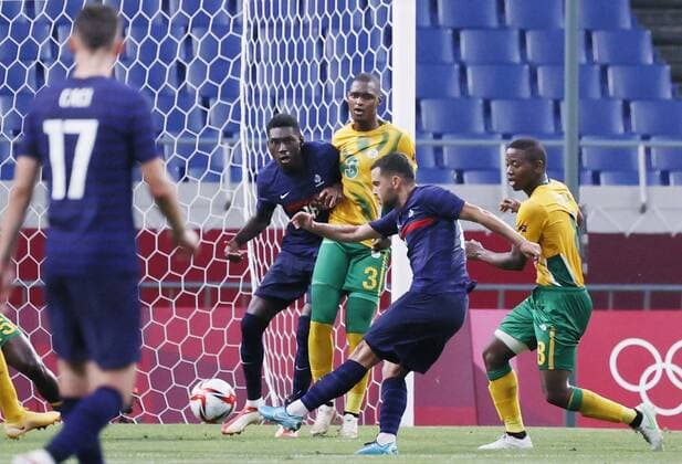 Tokio 2020 im Jahr 2021, Fußball, Herren, Frankreich - Südafrika Tokyo Olympics: Football France s Teji Savanier scores the winner in the final minutes of a Tokyo Olympic men s football Group A match against South Africa on July 25, 2021, at Saitama Stadium near Tokyo. (SELECTION)  A14AA0000754388P