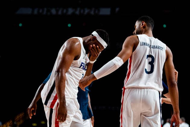 210725 Guerschon Yabusele of France with an injury in the basketball game between France and USA during day 2 of the Tokyo 2020 Olympic Games, Olympische Spiele, Olympia, OS on July 25, 2021 in Tokyo. Photo: Jon Olav Nesvold BILDBYRAN COP 217 JE0005 basket basketball olympic games olympics os ol olympiska spel olympiske leker tokyo2020 tokyo 2020 tokyo-os tokyo-ol bbeng frankrike frankriket france usa united states Copyright: JONxOLAVxNESVOLD BB210725JE064