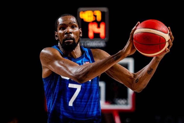 210725 Kevin Wayne Durant of USA competes in the basketball game between France and USA during day 2 of the Tokyo 2020 Olympic Games, Olympische Spiele, Olympia, OS on July 25, 2021 in Tokyo. Photo: Jon Olav Nesvold BILDBYRAN COP 217 JE0005 basket basketball olympic games olympics os ol olympiska spel olympiske leker tokyo2020 tokyo 2020 tokyo-os tokyo-ol bbeng frankrike frankriket france usa united states Copyright: JONxOLAVxNESVOLD BB210725JE068