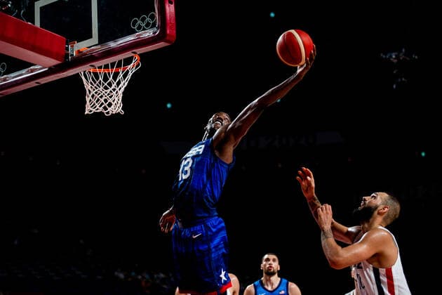210725 Edrice Femi Adebayo of USA competes in the basketball game between France and USA during day 2 of the Tokyo 2020 Olympic Games, Olympische Spiele, Olympia, OS on July 25, 2021 in Tokyo. Photo: Jon Olav Nesvold BILDBYRAN COP 217 JE0005 basket basketball olympic games olympics os ol olympiska spel olympiske leker tokyo2020 tokyo 2020 tokyo-os tokyo-ol bbeng frankrike frankriket france usa united states Copyright: JONxOLAVxNESVOLD BB210725JE072