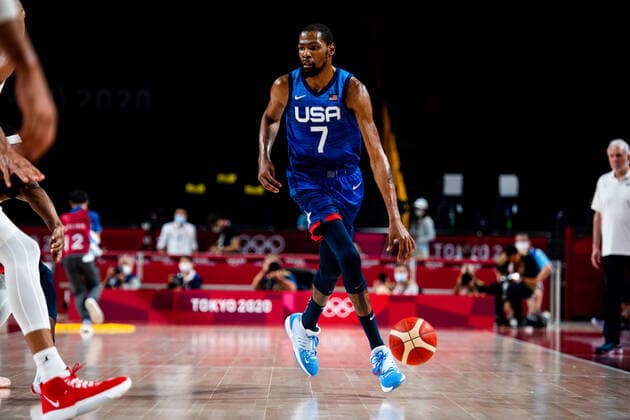 210725 Kevin Wayne Durant of USA competes in the basketball game between France and USA during day 2 of the Tokyo 2020 Olympic Games, Olympische Spiele, Olympia, OS on July 25, 2021 in Tokyo. Photo: Jon Olav Nesvold BILDBYRAN COP 217 JE0005 basket basketball olympic games olympics os ol olympiska spel olympiske leker tokyo2020 tokyo 2020 tokyo-os tokyo-ol bbeng frankrike frankriket france usa united states Copyright: JONxOLAVxNESVOLD BB210725JE077