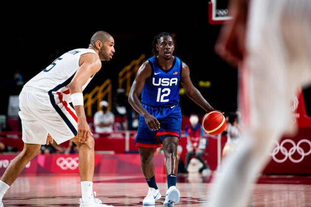 210725 Jrue Holiday of USA competes in the basketball game between France and USA during day 2 of the Tokyo 2020 Olympic Games, Olympische Spiele, Olympia, OS on July 25, 2021 in Tokyo. Photo: Jon Olav Nesvold BILDBYRAN COP 217 JE0005 basket basketball olympic games olympics os ol olympiska spel olympiske leker tokyo2020 tokyo 2020 tokyo-os tokyo-ol bbeng frankrike frankriket france usa united states Copyright: JONxOLAVxNESVOLD BB210725JE090