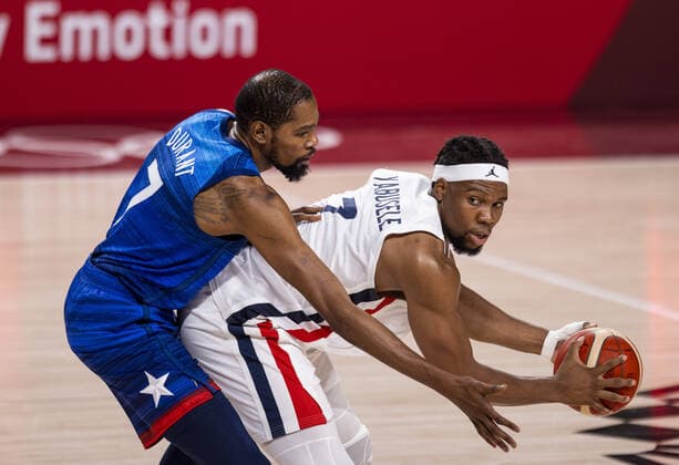 Tokyo Tokio, 25.07.2021, Japan, Olympic Games, Olympische Spiele, Olympia, OS YABUSELE Guerschon (FRA), DURANT Kevin Wayne (USA) Basketball USA - France Olympische Spiele, 2020 2021 Foto: Moritz Müller Only for Editorial use
