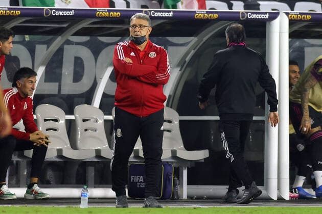 GLENDALE, AZ - JULY 24: Mexico head coach Gerardo Tata Martino looks on in action during the CONCACAF Gold Cup quarterfinals match between Mexico and Honduras on July 24, 2021 at State Farm Stadium in Glendale, AZ. (Photo by Robin Alam Icon Sportswire) SOCCER: JUL 24 Concacaf Gold Cup Quarterfinal - Mexico v Honduras Icon164210724088