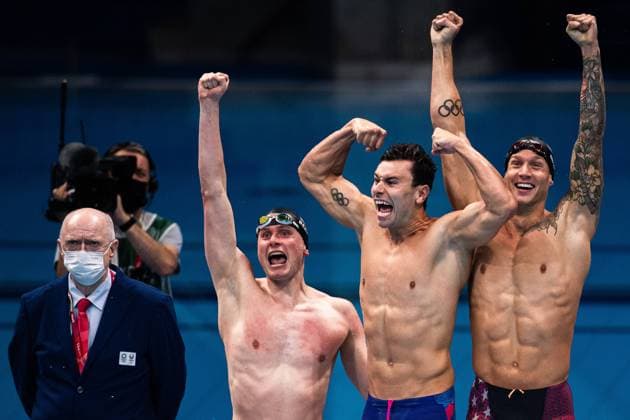 Tokio 2020 im Jahr 2021, Rückblick: Olympische Highlights Sport Bilder des Tages 210726 Team USA celebrates during men?s 4x100m freestyle swimming final Tokyo Aqustics center during day 3 of the Tokyo 2020 Olympic Games, Olympische Spiele, Olympia, OS on July 26, 2021 in Tokyo. Photo: Jon Olav Nesvold BILDBYRAN COP 217 JM0169 bbeng simning swimming olympic games olympics os ol olympiska spel olympiske leker tokyo2020 tokyo 2020 tokyo-os tokyo-ol jubel. Copyright: JONxOLAVxNESVOLD BB210726JE039